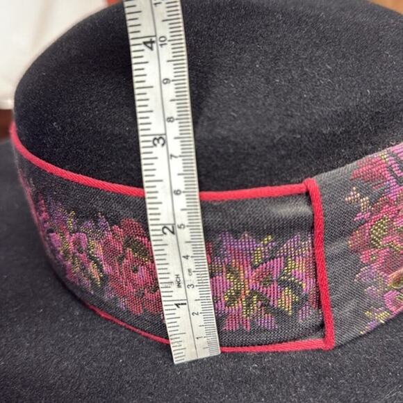 Vintage Made in the U.S.A. Bollman Company 100% Wool Black Floral Pork Pie Hat - Picture 5 of 7